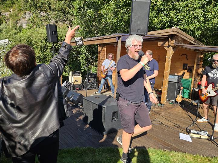 Opplysningsrock, kulturhagefesten. Øyslebø. Foto: Margaretha Krug Aase