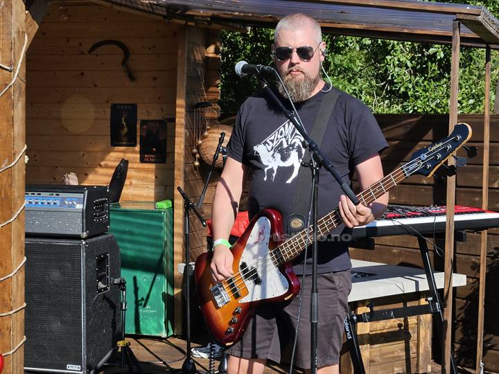 Opplysningsrock, kulturhagefesten. Øyslebø. Foto: Margaretha Krug Aase