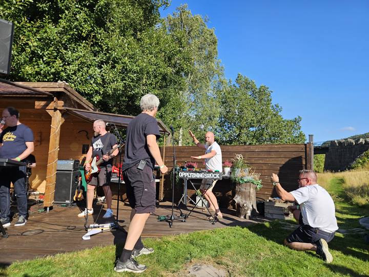 Opplysningsrock, kulturhagefesten. Øyslebø. Foto: Lars Berg Holtan