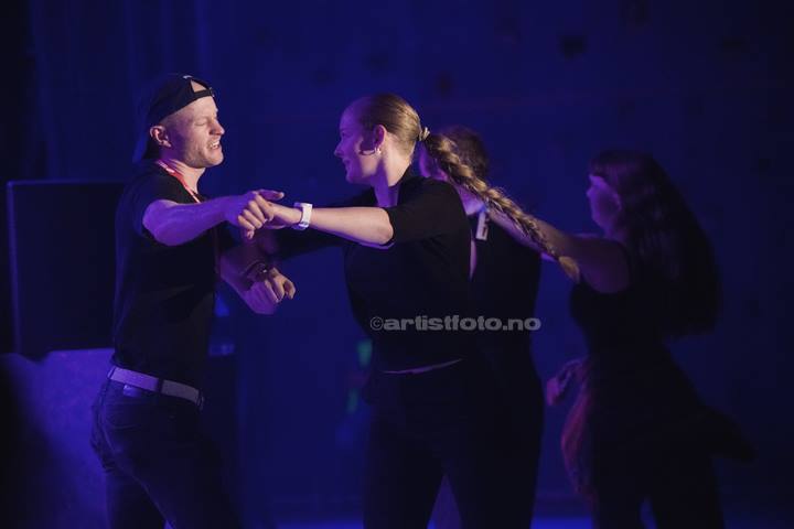 Artister fra Gangar danset under Pumpegris, Farsund Folk Festival. Foto: Svein Erik Nomeland