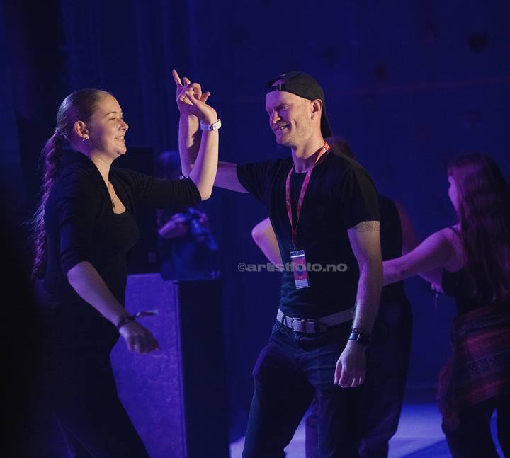 Artister fra Gangar danset under Pumpegris, Farsund Folk Festival. Foto: Svein Erik Nomeland