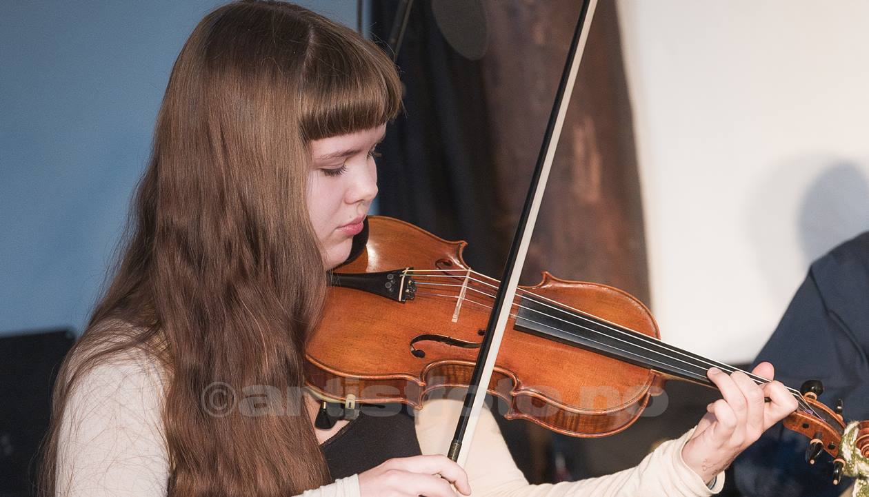 Suzanna Marcelina ciężak, Farsund Folk Festival (header). Foto: Svein Erik Nomeland