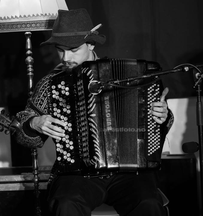 Lukas Overå Hansen, Farsund Folk Festival. Foto: Svein Erik Nomeland