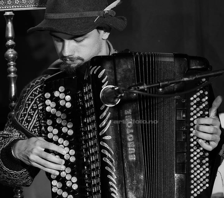 Lukas Overå Hansen, Farsund Folk Festival. Foto: Svein Erik Nomeland