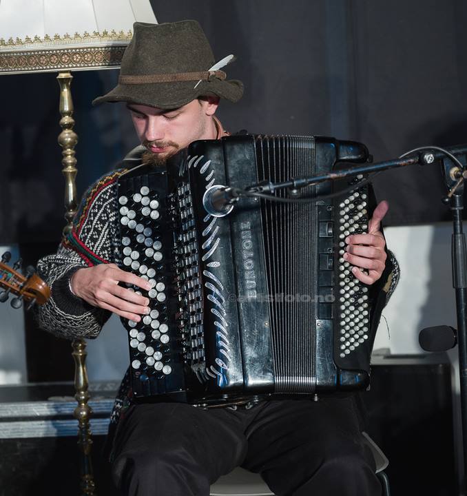 Lukas Overå Hansen, Farsund Folk Festival. Foto: Svein Erik Nomeland