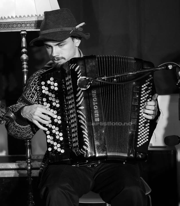 Lukas Overå Hansen, Farsund Folk Festival. Foto: Svein Erik Nomeland