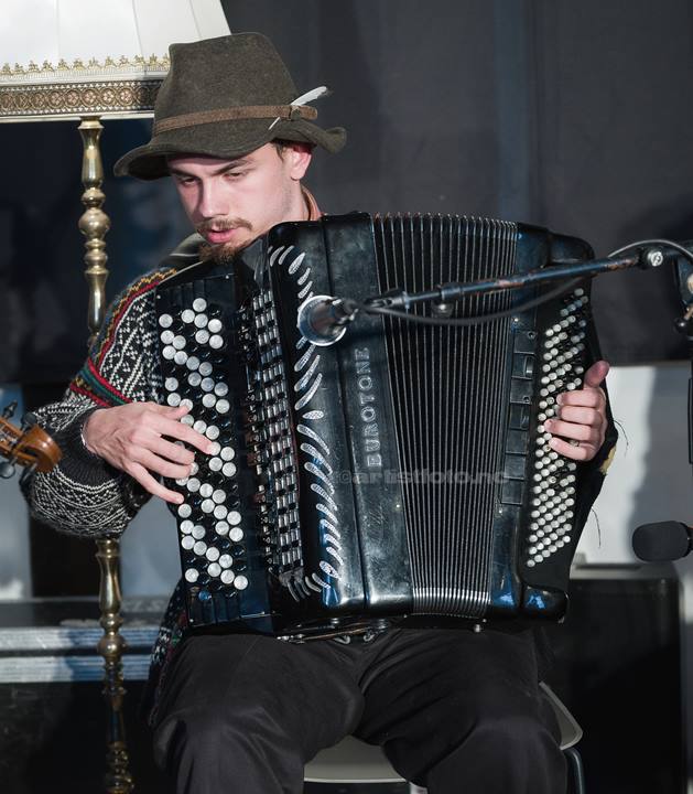 Lukas Overå Hansen, Farsund Folk Festival. Foto: Svein Erik Nomeland