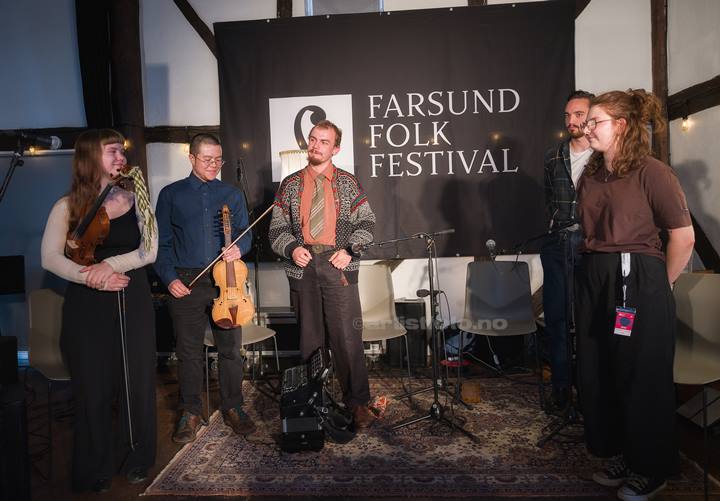 Fra venstre: Suzanna Marcelina ciężak, Brennan Kessenic, Lukas Overå Hansen og Frederic Deverill. Farsund Folk Festival. Foto: Svein Erik Nomeland