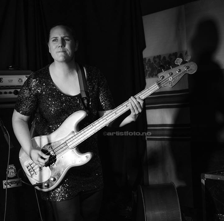 Ellen Brekken, Hedvig Mollestad Trio, Kafé Krank, Kristiansand. Foto: Svein Erik Nomeland