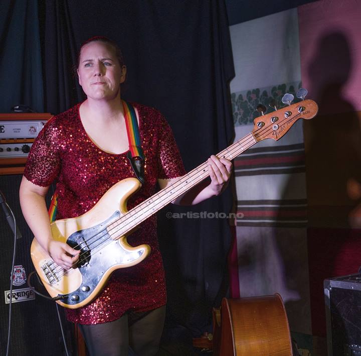 Ellen Brekken, Hedvig Mollestad Trio, Kafé Krank, Kristiansand. Foto: Svein Erik Nomeland