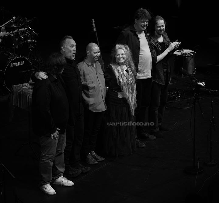 Fra venstre: Stein Austrud, Gunnar Augland, Gerog Bujo, Mari Boine, Svein Schultz og Kristian Svalestad Olstad. Foto: Svein Erik Nomeland