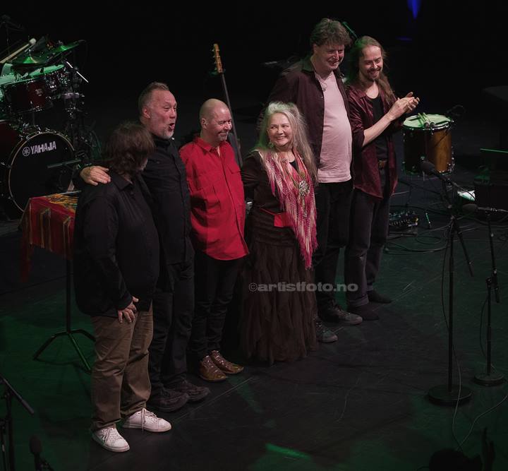 Fra venstre: Stein Austrud, Gunnar Augland, Gerog Bujo, Mari Boine, Svein Schultz og Kristian Svalestad Olstad. Foto: Svein Erik Nomeland