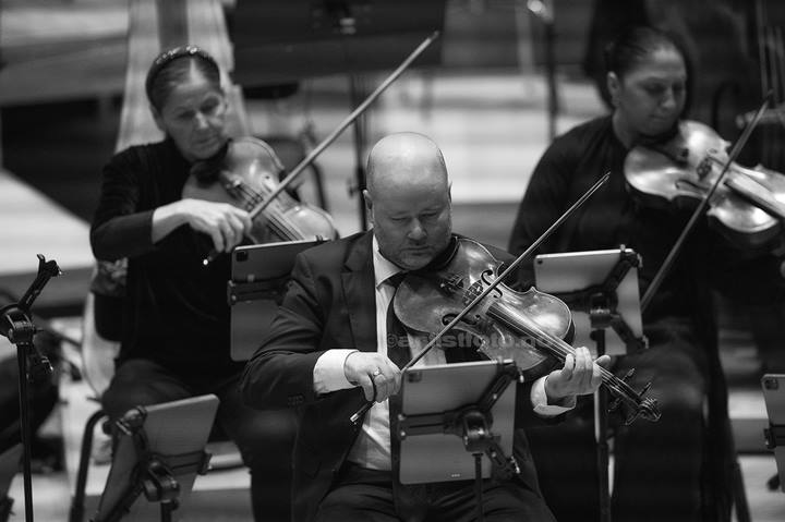 Pacho Flores, dirigent Rodolfo, Kristiansand Symfoniorkester. Kilden. Foto: Svein Erik Nomeland