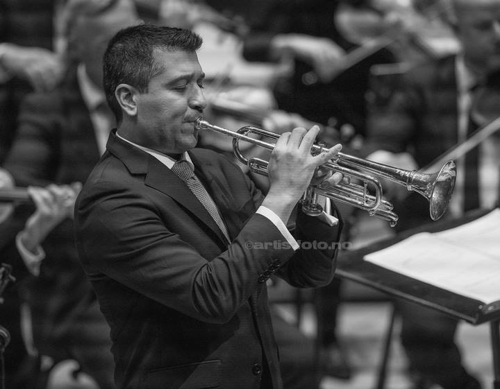 Pacho Flores, dirigent Rodolfo, Kristiansand Symfoniorkester. Kilden. Foto: Svein Erik Nomeland