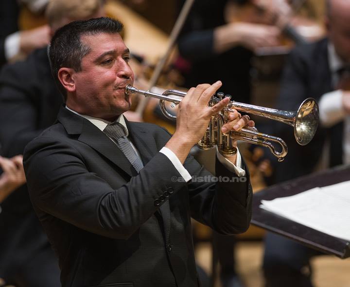 Pacho Flores, dirigent Rodolfo, Kristiansand Symfoniorkester. Kilden. Foto: Svein Erik Nomeland