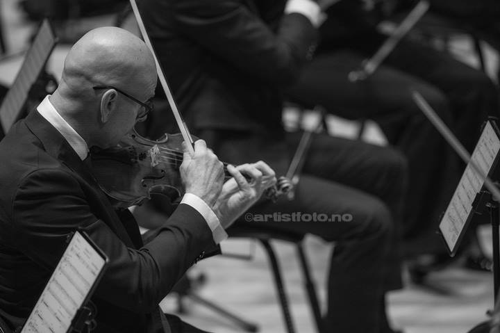 Pacho Flores, dirigent Rodolfo, Kristiansand Symfoniorkester. Kilden. Foto: Svein Erik Nomeland