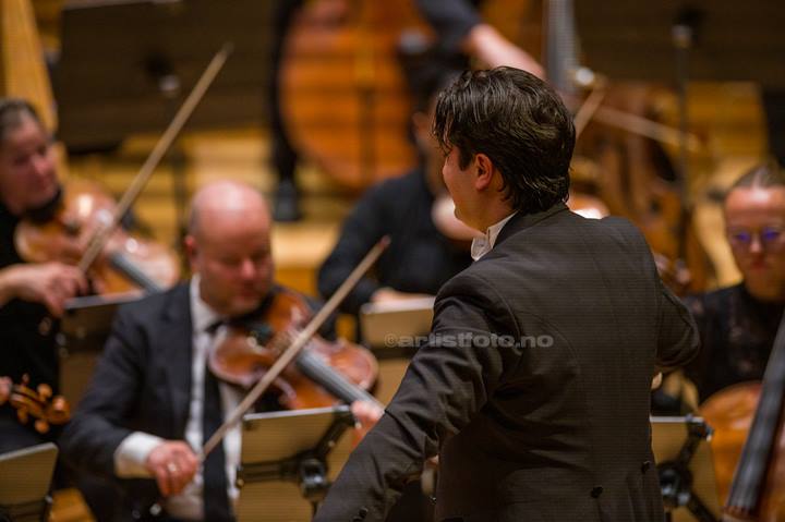 Pacho Flores, dirigent Rodolfo, Kristiansand Symfoniorkester. Kilden. Foto: Svein Erik Nomeland