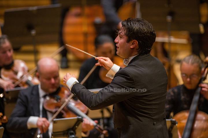 Pacho Flores, dirigent Rodolfo, Kristiansand Symfoniorkester. Kilden. Foto: Svein Erik Nomeland