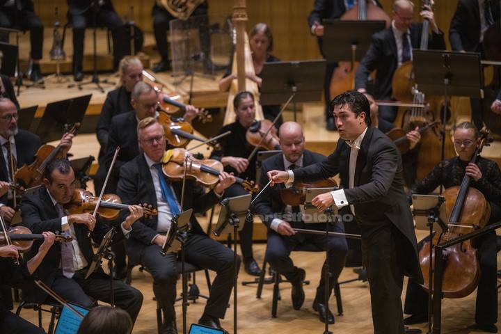 Pacho Flores, dirigent Rodolfo, Kristiansand Symfoniorkester. Kilden. Foto: Svein Erik Nomeland